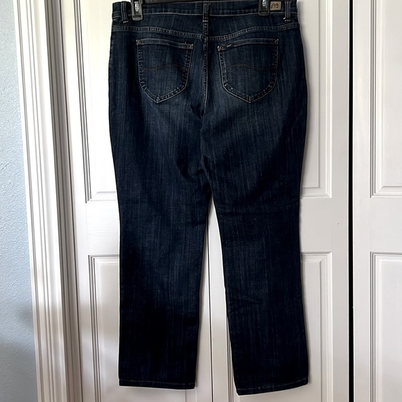 Lee relaxed fit, mid rise, straight leg jeans size 18 - Picture 7 of 14
